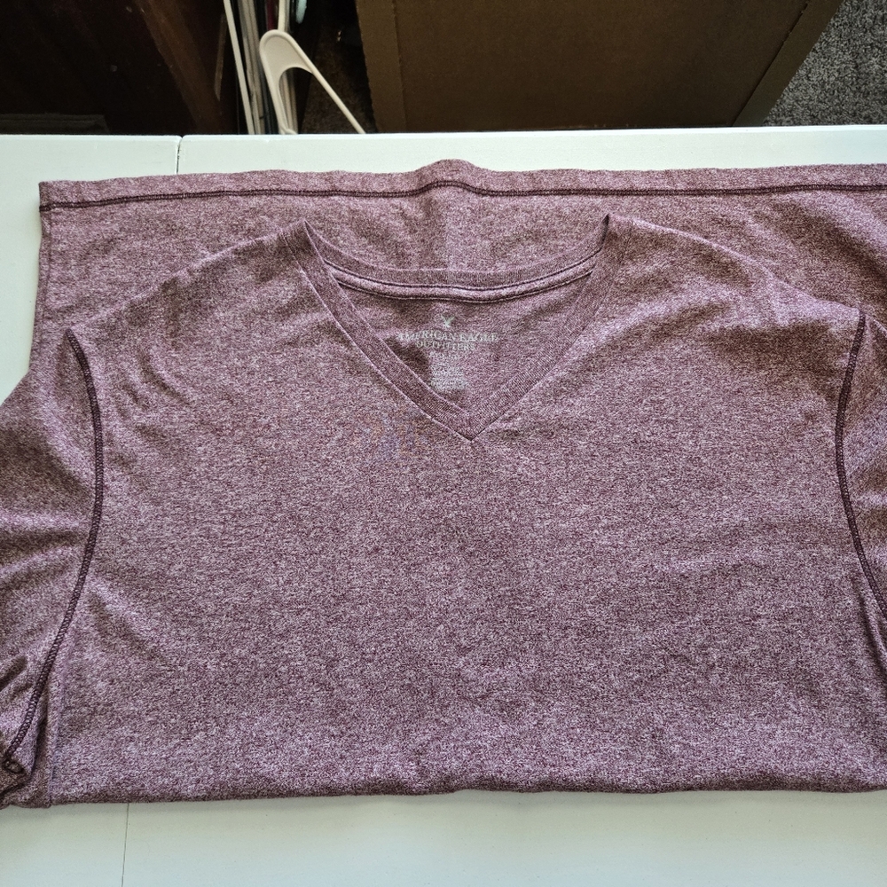 American Eagle Outfitters Maroon Short Sleeve Tee